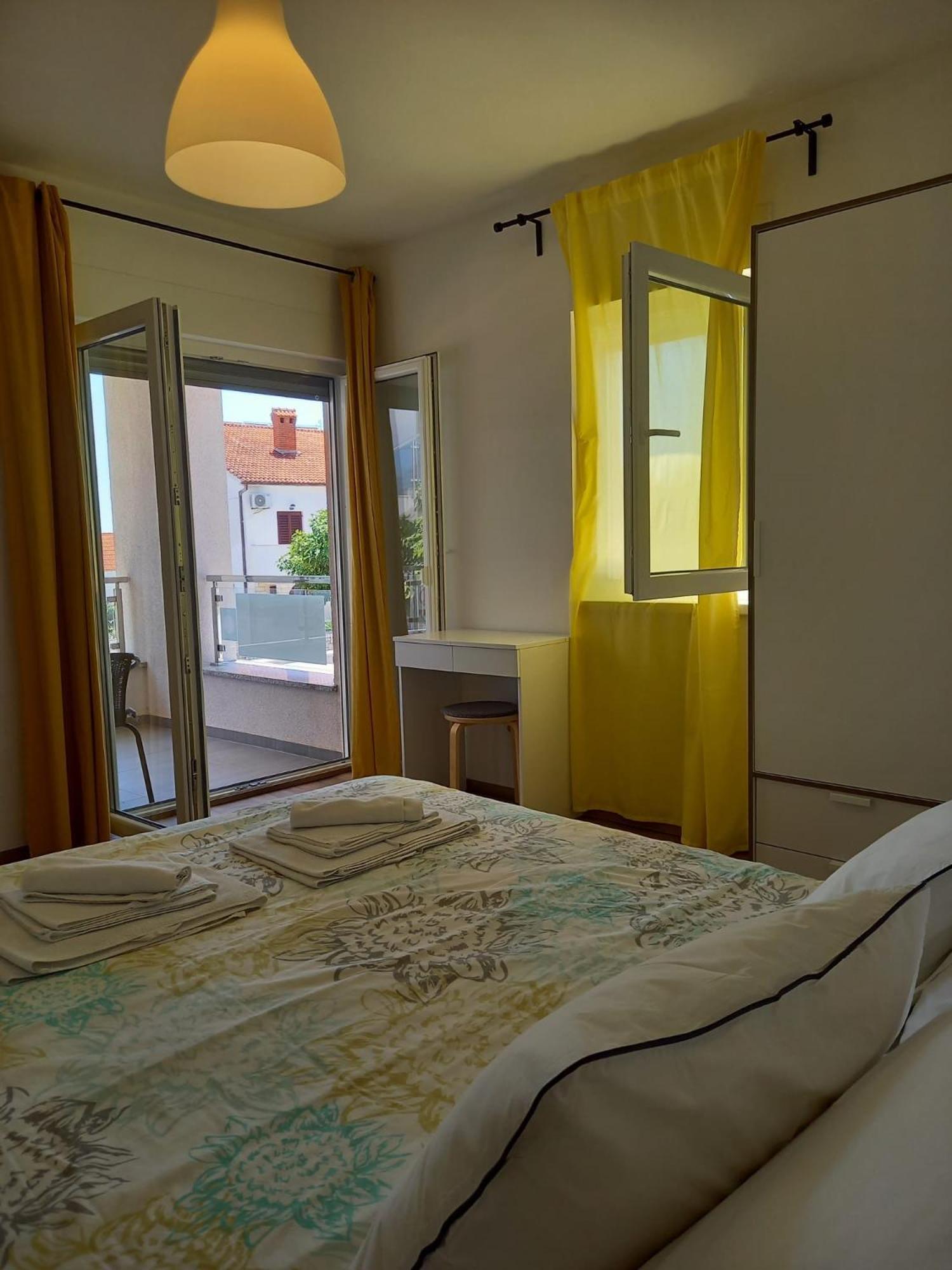 Apartments Stella Krk Town Exterior photo