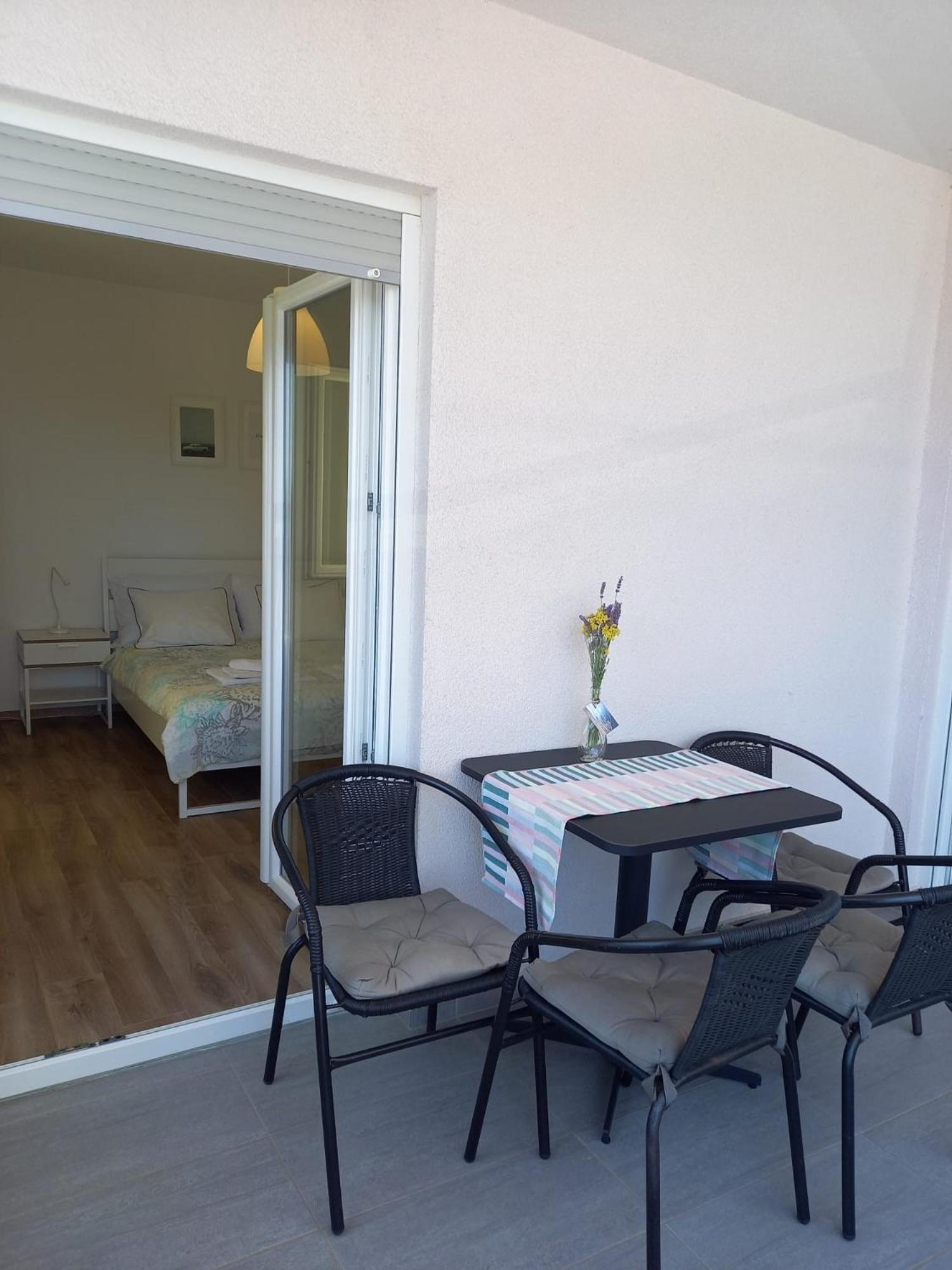 Apartments Stella Krk Town Exterior photo